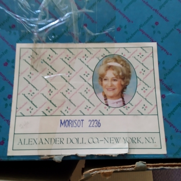 Collection doll - Picture 2 of 3